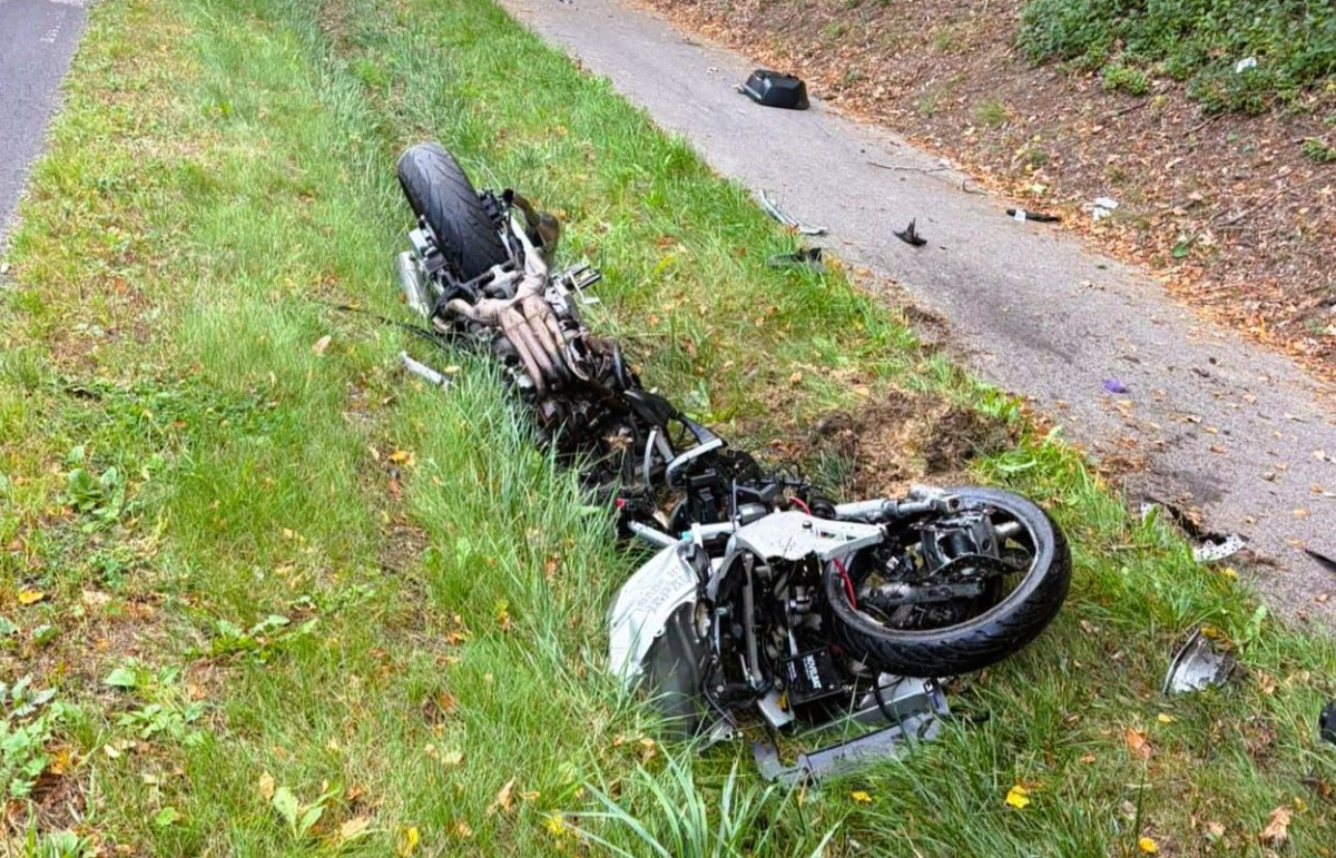 Motocyklista stracił panowanie nad Yamahą. 53-latek i 13-latek trafili do szpitala
